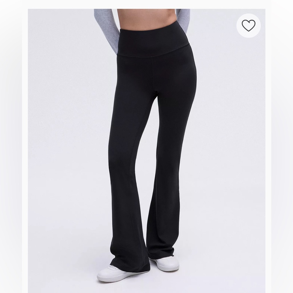 Lululemon Groove Nulu Super-High-Rise Flared Pant
Regular
